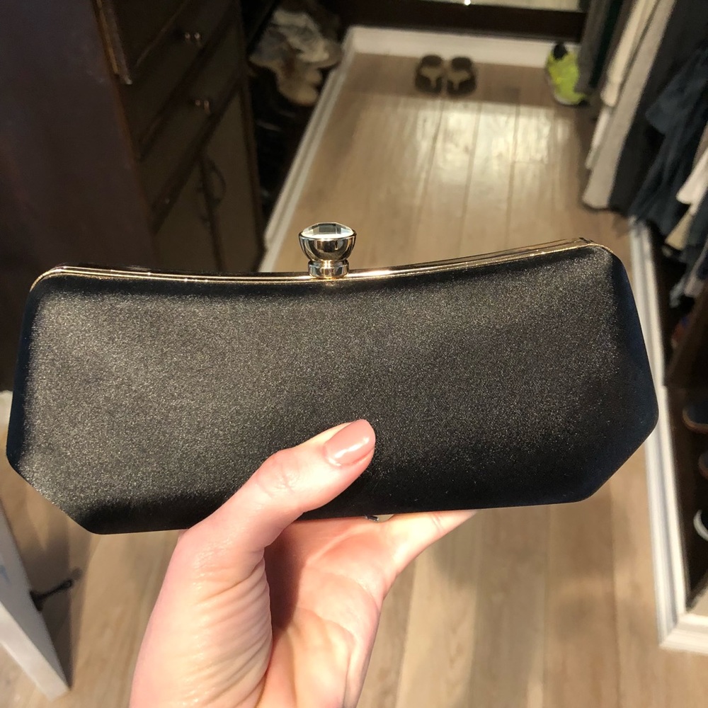 Belle Badgley Mischka clutch